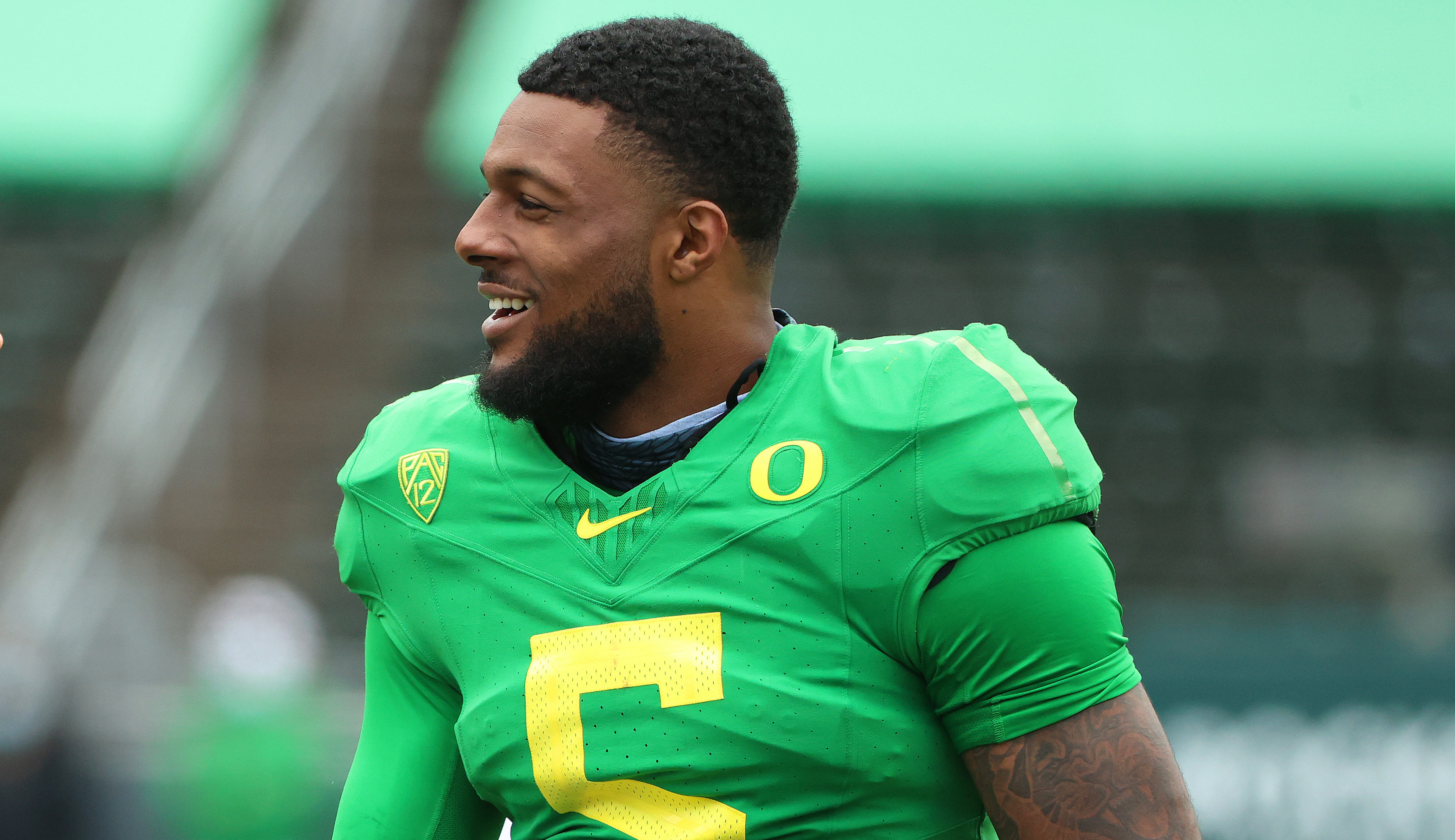 Social media reacts to Oregon Ducks edge rusher Kayvon Thibodeaux