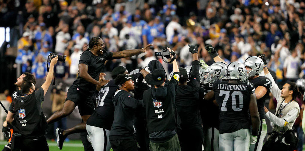 Carlson's FG as OT expires sends Raiders into playoff and Los Angeles  Chargers home