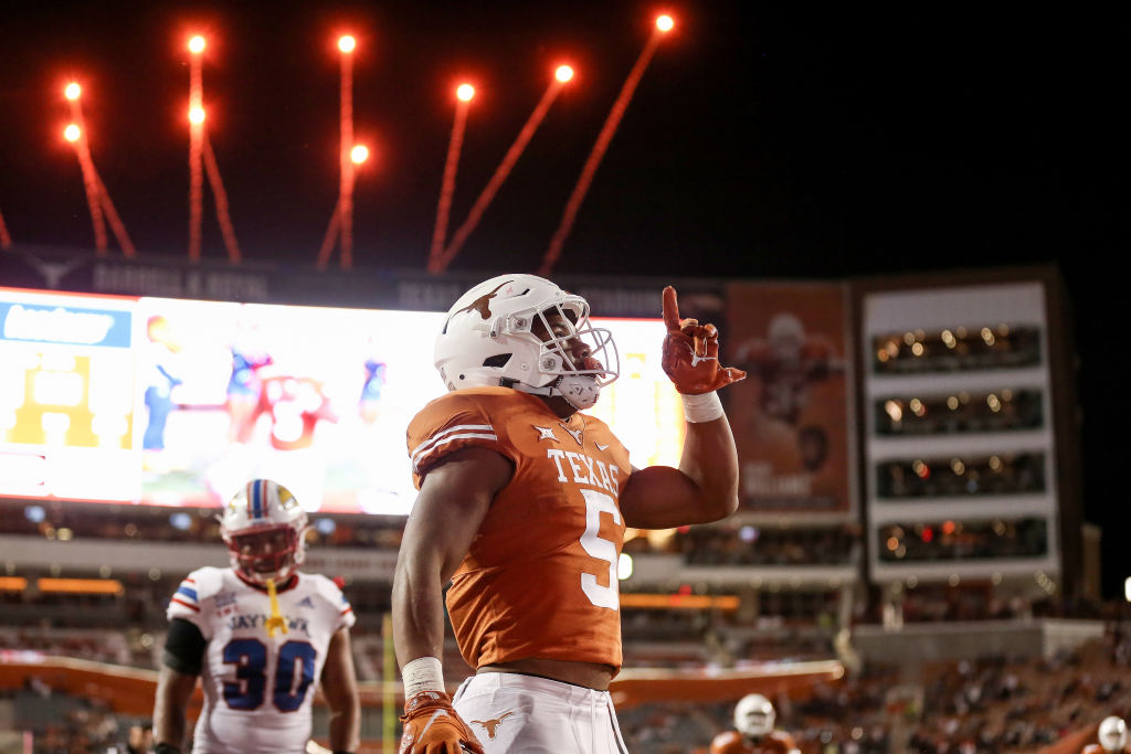 Bijan Robinson to return to Texas Longhorns football in 2022, the