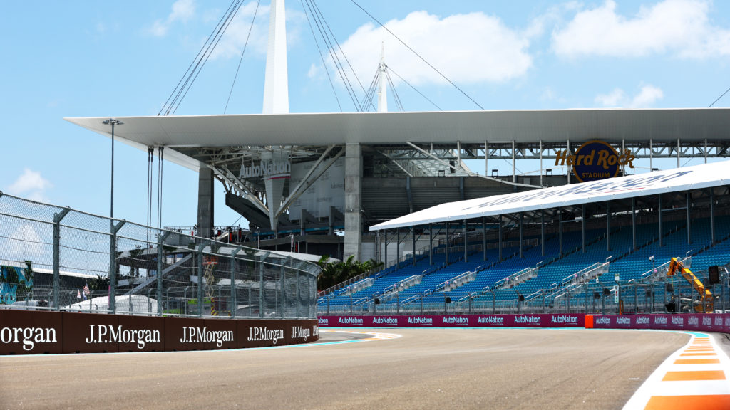 F1 Miami Grand Prix on X: A new F1 Paddock Club is coming to the Miami  International Autodrome this May! 🚨 With unparalleled views of the pitlane  and start/finish straight, luxury hospitality