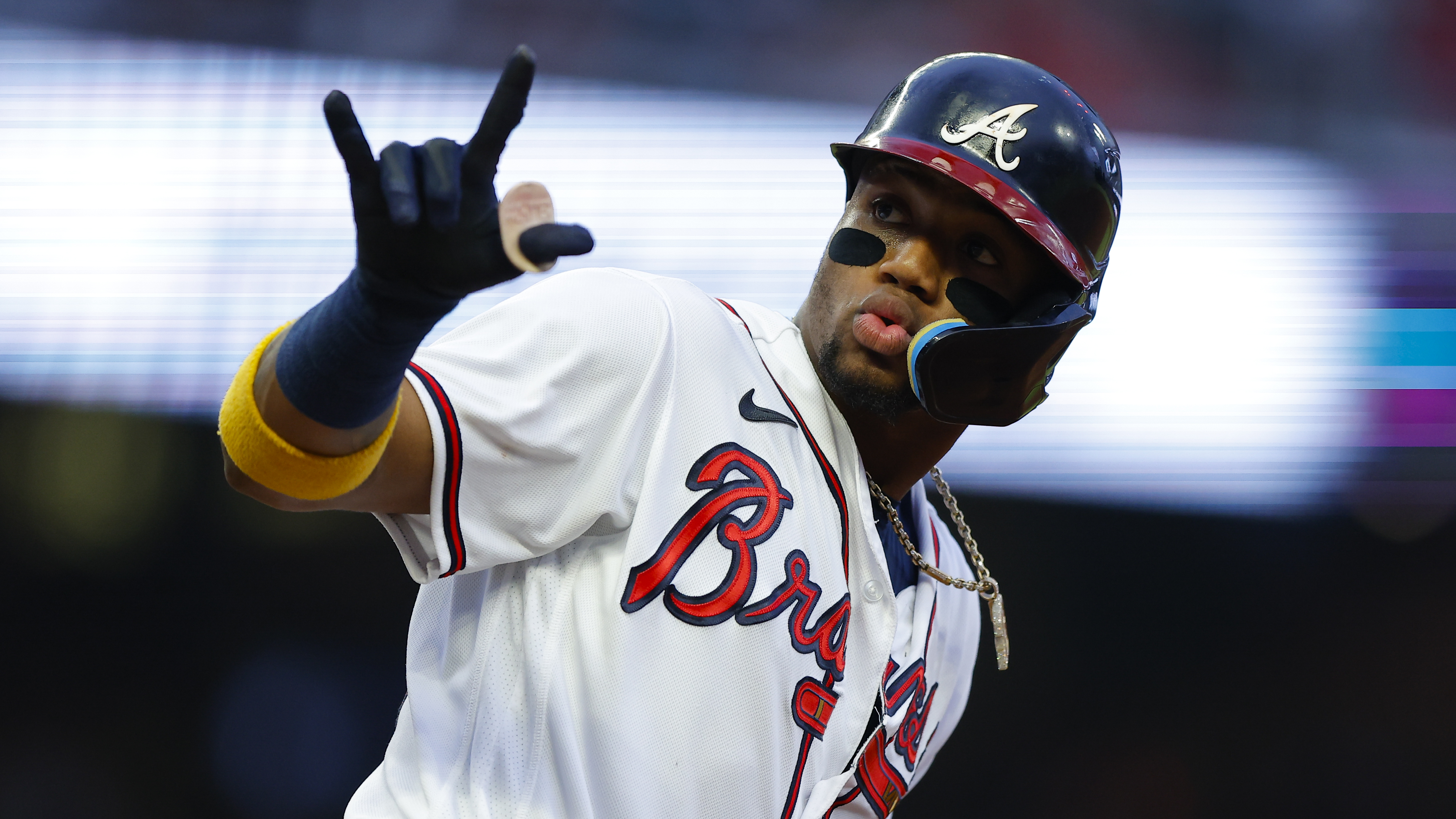 Albies powers Braves to 20-2 rout of Mets