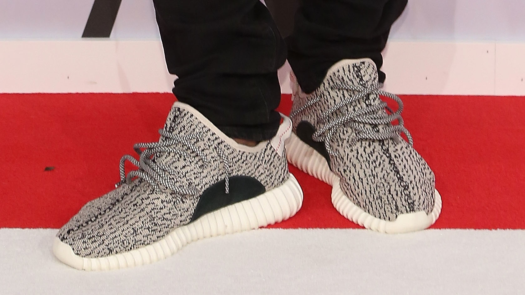 Do yeezy turtle dove 2025 come in half sizes