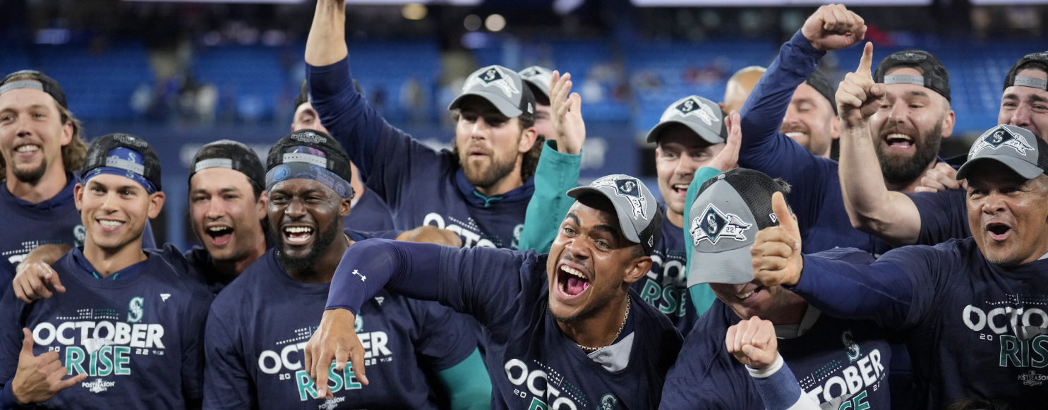 Mariners make playoffs for 1st time in 21 years, ending oldest