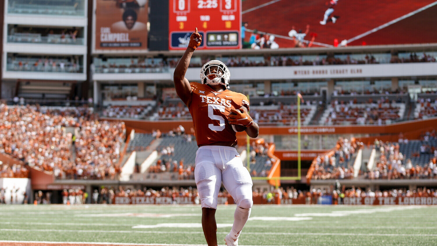 Texas RB Bijan Robinson Lands Lamborghini NIL Deal - Sports Illustrated