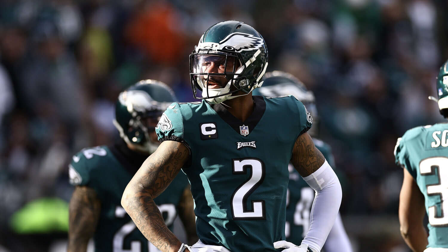 Philadelphia Eagles cornerback Darius Slay brings his teammates together