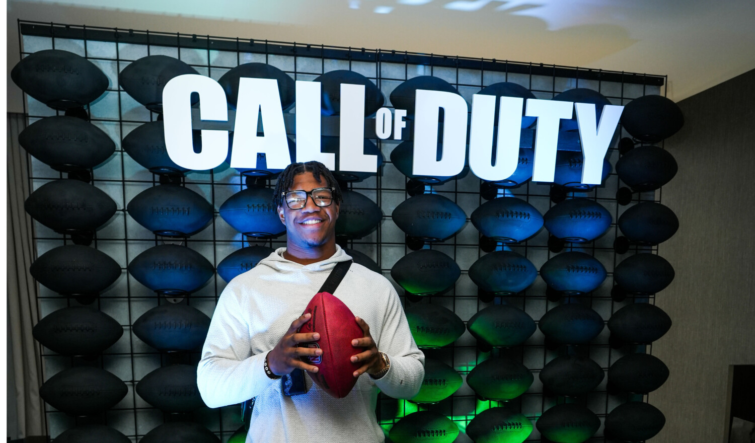 Eagles' Nolan Smith Goes Inside the NFL Draft Call of Duty Suite