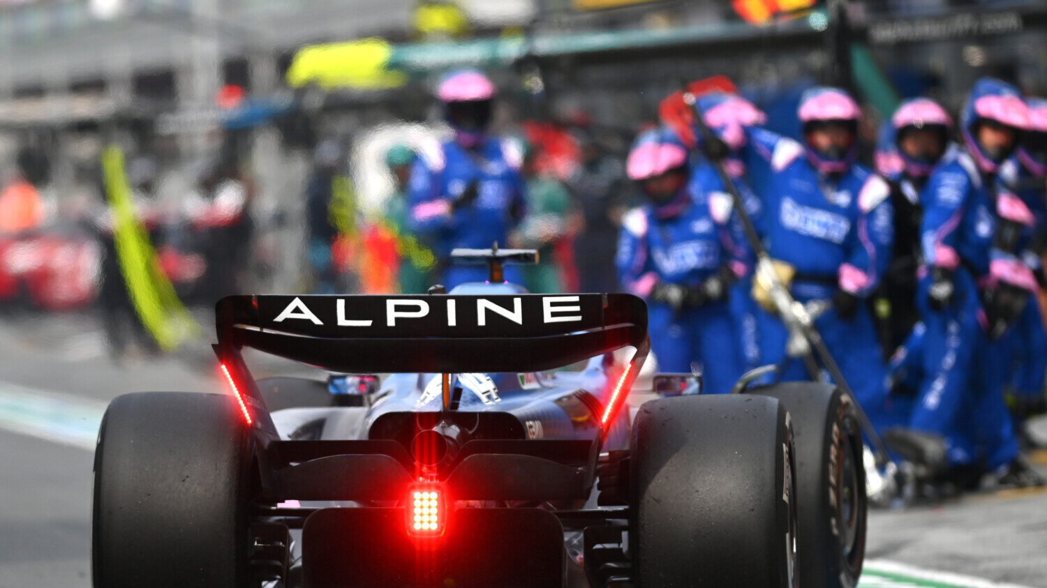 Alpine F1 Team: Inside the Garage - Boardroom