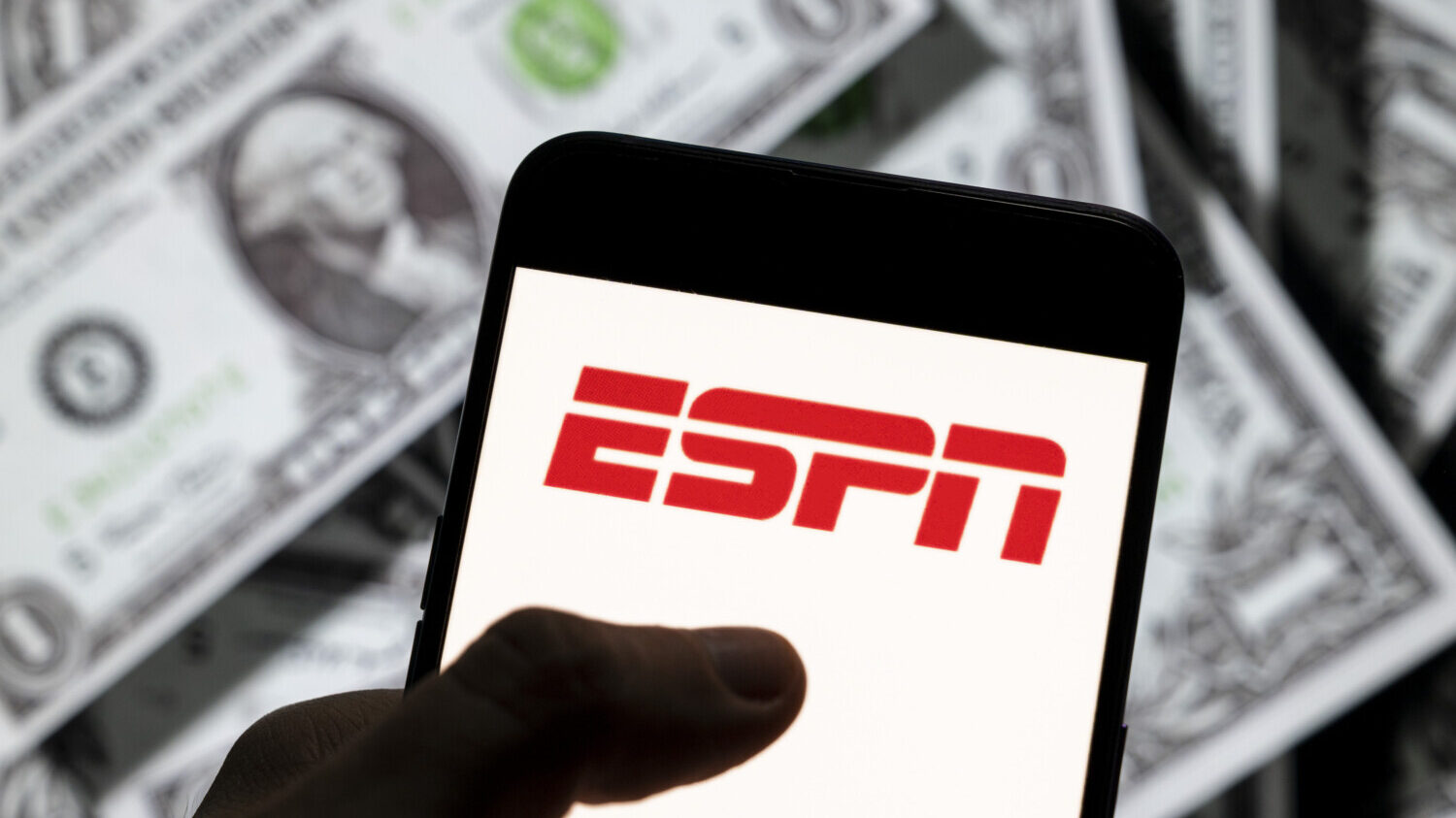 ESPN agrees to buy stake in DraftKings