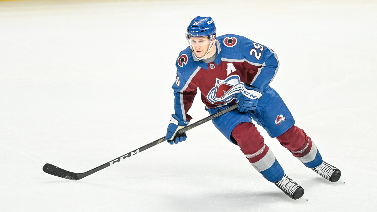 Nathan MacKinnon signs eight-year contract extension with